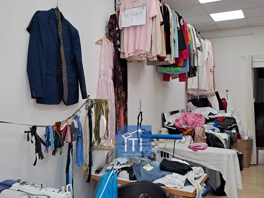 Immagine 23 di Attività commerciale in vendita  in Via Tuscolana a Roma