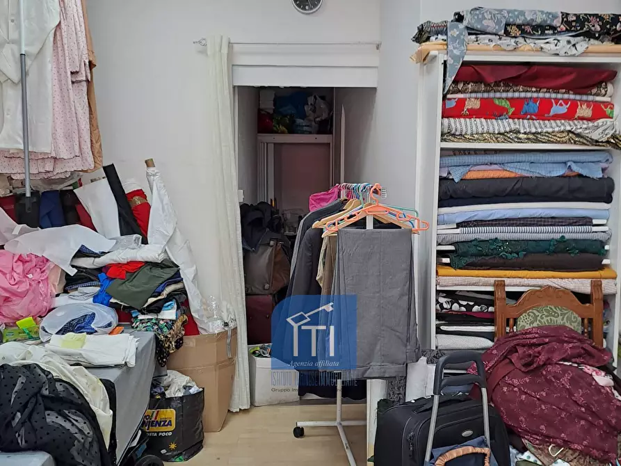 Immagine 24 di Attività commerciale in vendita  in Via Tuscolana a Roma