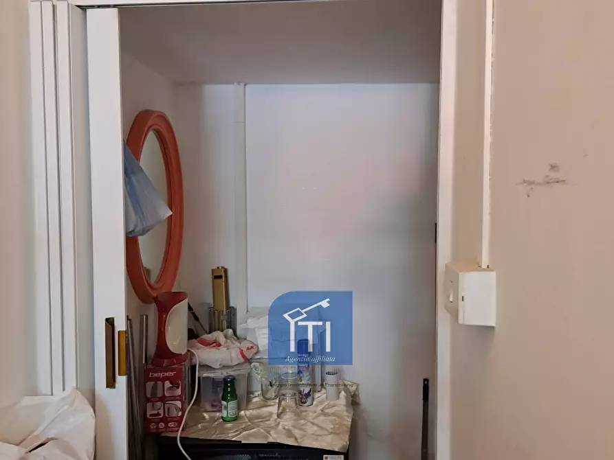 Immagine 30 di Attività commerciale in vendita  in Via Tuscolana a Roma