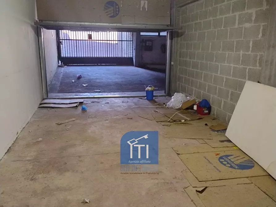 Immagine 14 di Box auto in vendita  in Via Byron a Roma