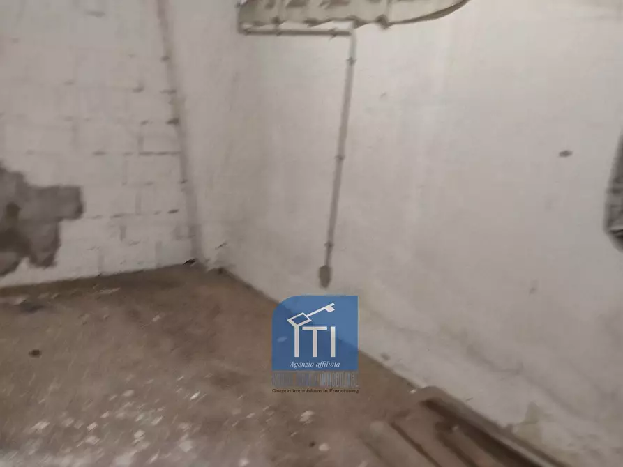 Immagine 7 di Box auto in vendita  in Via Byron a Roma