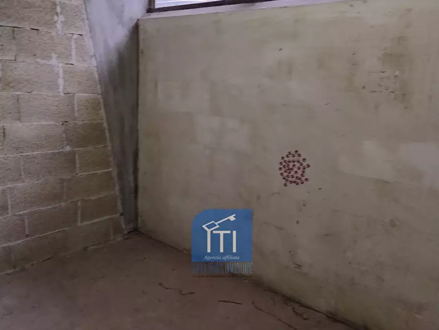 Immagine 12 di Box auto in vendita  in Via Byron a Roma