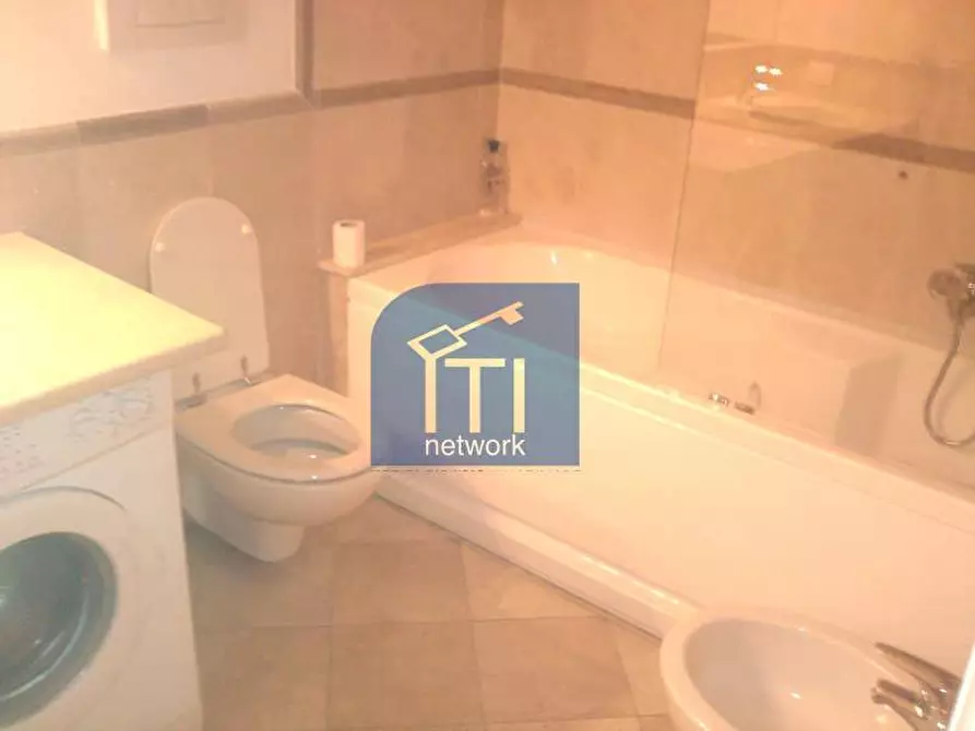 Immagine 10 di Appartamento in vendita  in vicolo del bologna a Roma