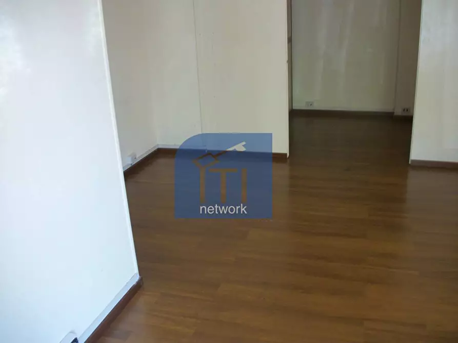 Immagine 15 di Negozio in affitto  in Via Tuscolana a Roma