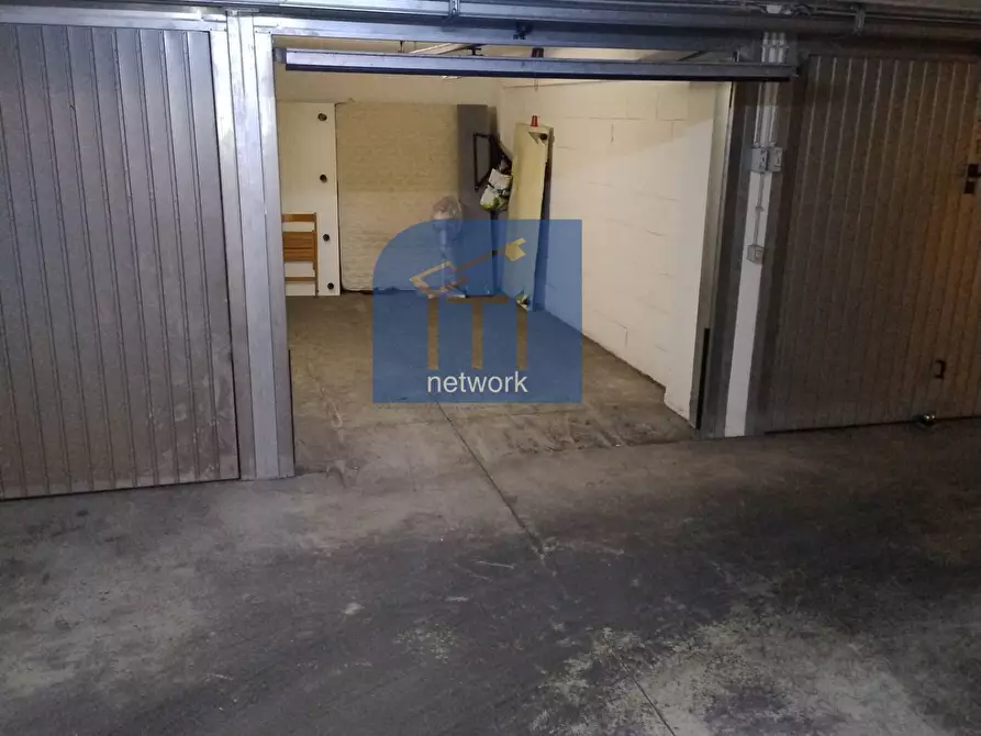 Immagine 7 di Box auto in vendita  in via fernando colombo a Roma