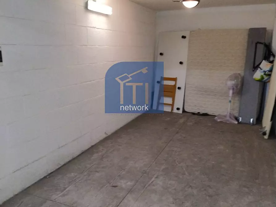 Immagine 8 di Box auto in vendita  in via fernando colombo a Roma