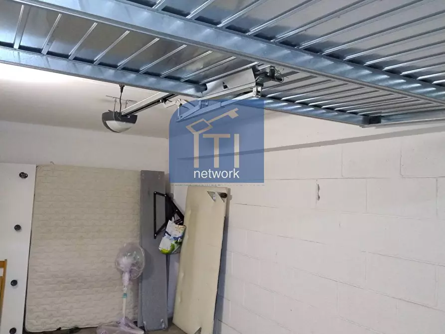 Immagine 11 di Box auto in vendita  in via fernando colombo a Roma