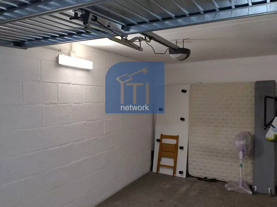 Immagine 12 di Box auto in vendita  in via fernando colombo a Roma