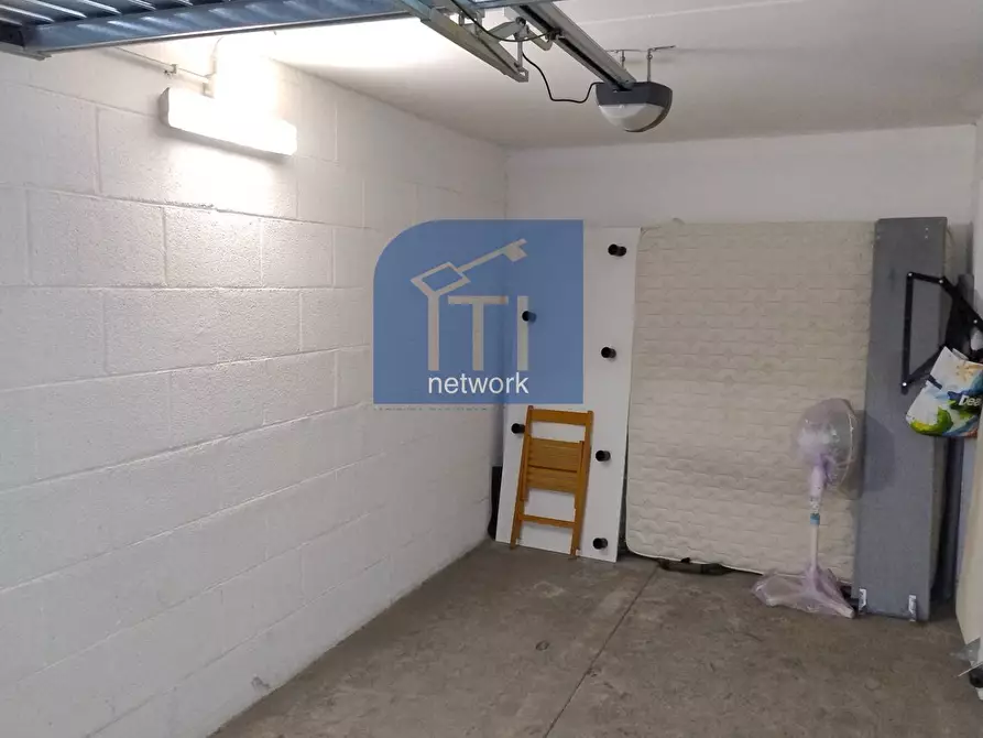 Immagine 13 di Box auto in vendita  in via fernando colombo a Roma