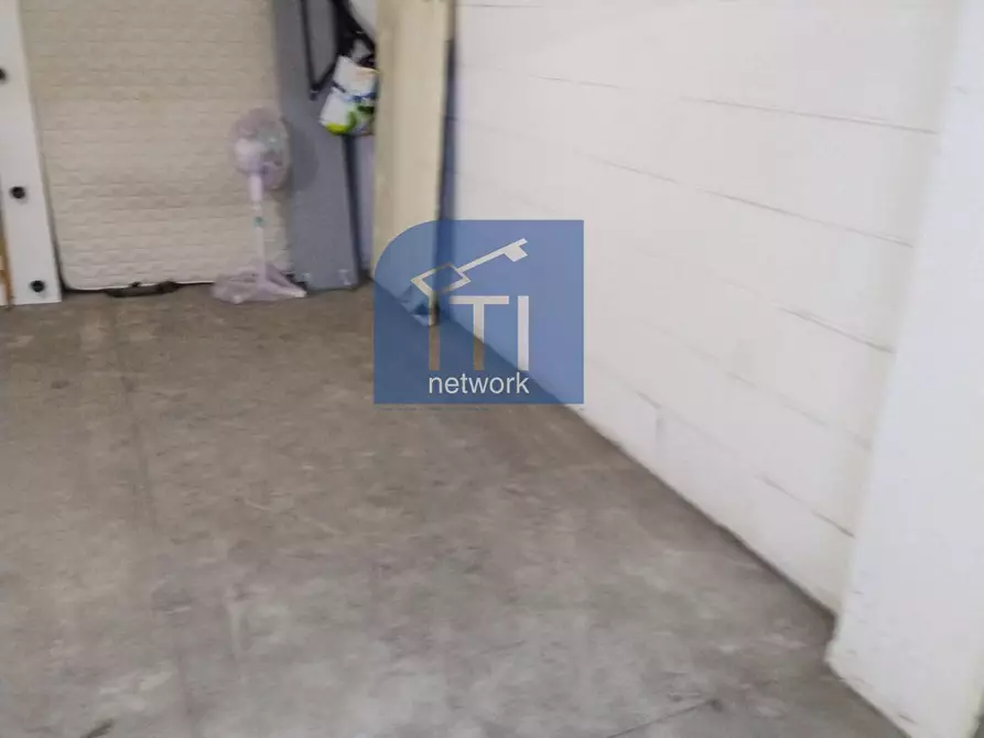 Immagine 14 di Box auto in vendita  in via fernando colombo a Roma