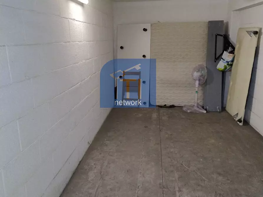 Immagine 15 di Box auto in vendita  in via fernando colombo a Roma