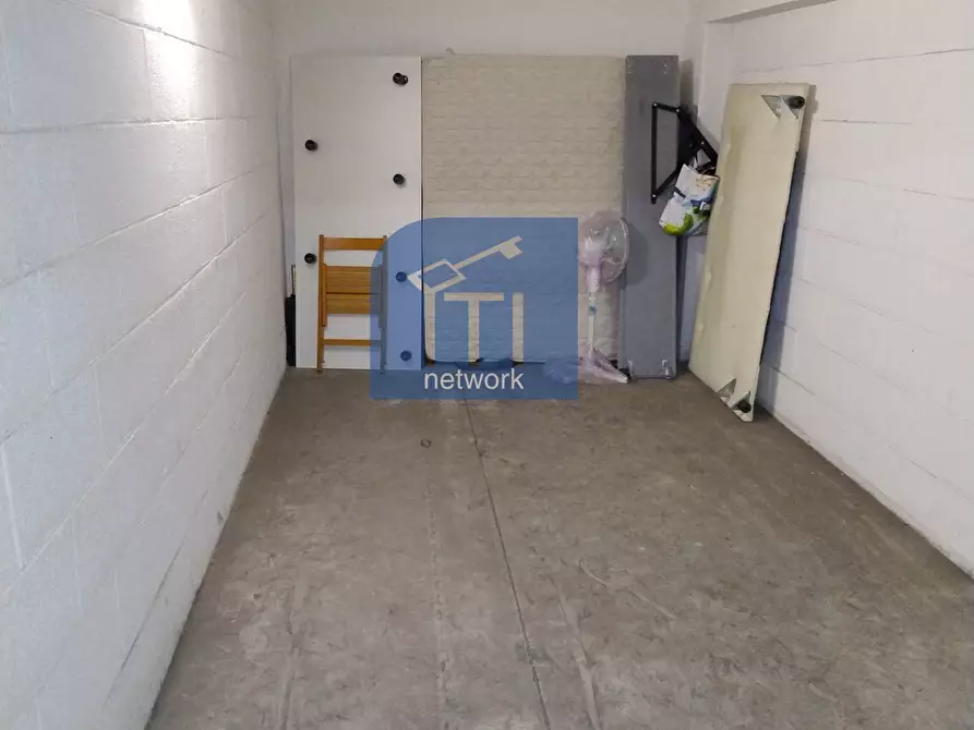 Immagine 16 di Box auto in vendita  in via fernando colombo a Roma