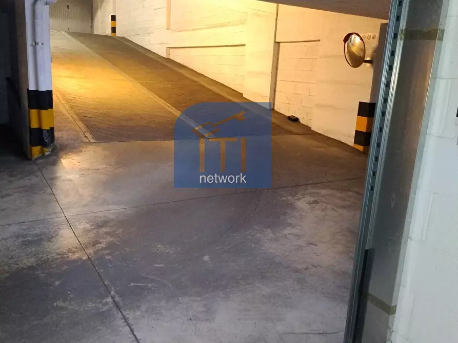 Immagine 20 di Box auto in vendita  in via fernando colombo a Roma