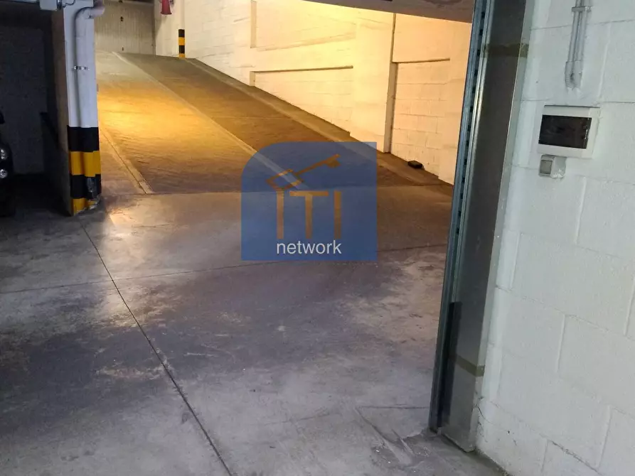 Immagine 22 di Box auto in vendita  in via fernando colombo a Roma