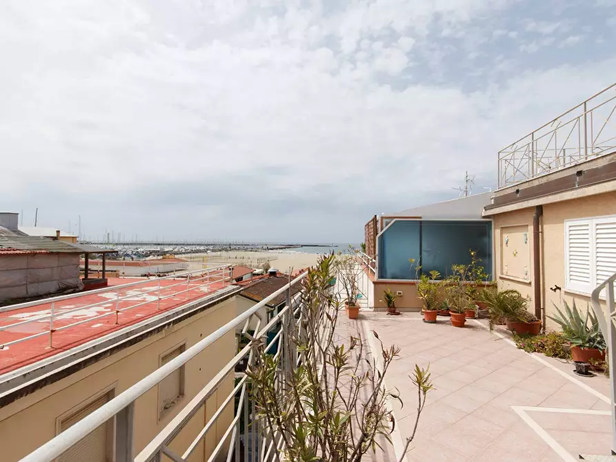 Immagine 25 di Villetta a schiera in vendita  in via fregoli 15 a Viareggio