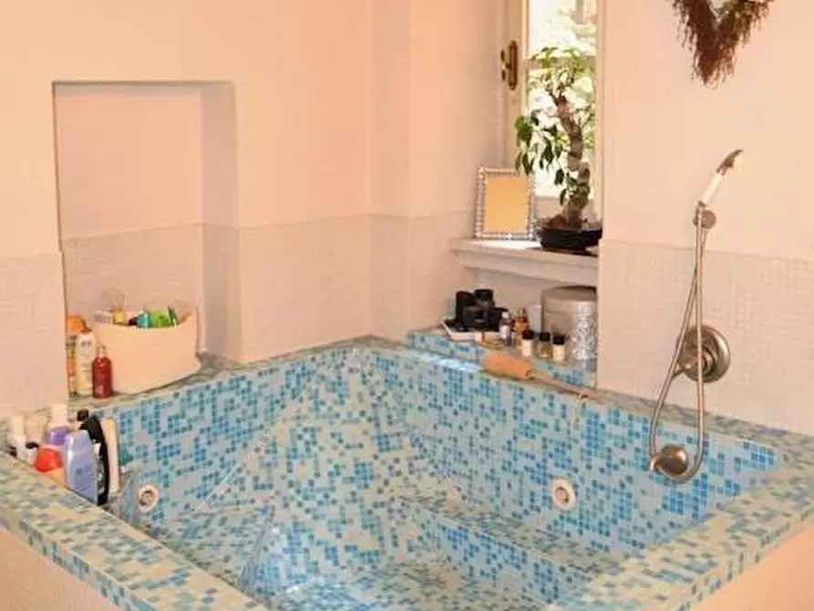 Immagine 8 di Appartamento in vendita  in via vittorio emanule 33 a Camaiore