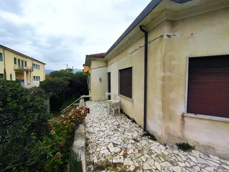 Immagine 5 di Villa in vendita  in via ugo foscolo 85 a Camaiore
