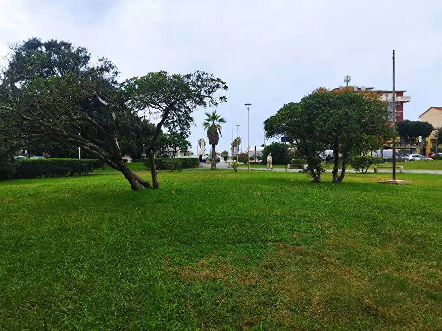 Immagine 3 di Villa in vendita  in via ugo foscolo 85 a Camaiore