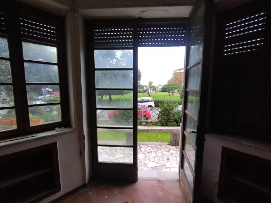 Immagine 8 di Villa in vendita  in via ugo foscolo 85 a Camaiore