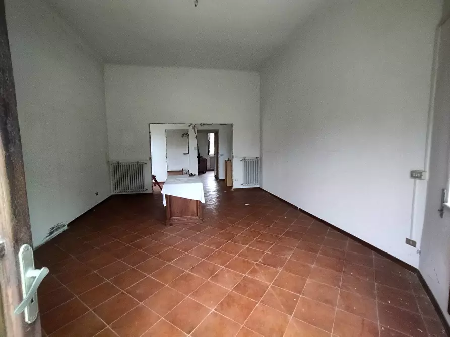 Immagine 10 di Villa in vendita  in via ugo foscolo 85 a Camaiore