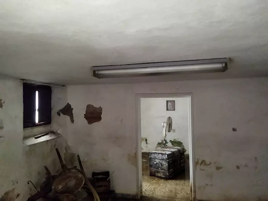 Immagine 19 di Villa in vendita  in via ugo foscolo 85 a Camaiore