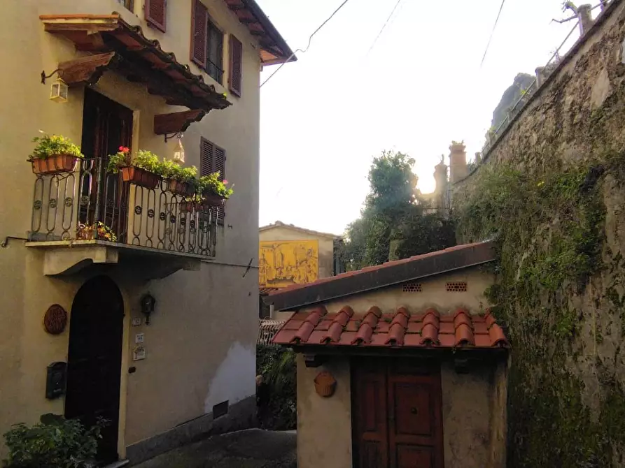 Immagine 9 di Casa indipendente in vendita  in via nuova 3111 a Camaiore