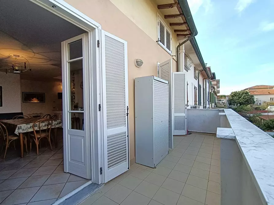 Immagine 8 di Appartamento in vendita  in via da palestrina 33 a Viareggio
