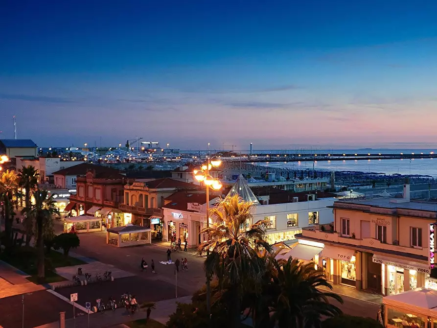 Immagine 3 di Appartamento in vendita  in via palestrina 55 a Viareggio