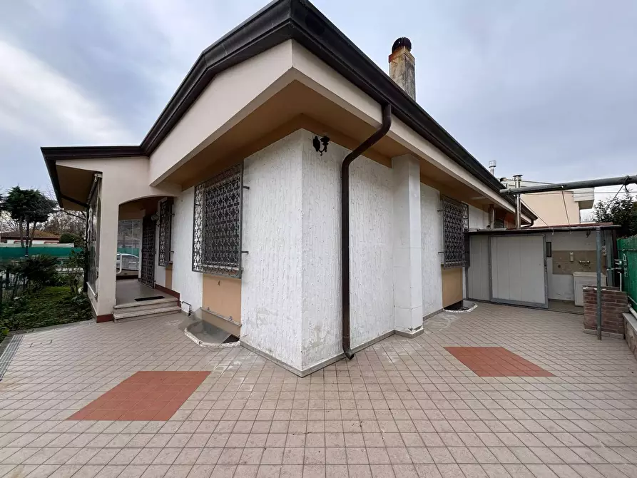 Immagine 3 di Villa in vendita  in via Marconi 350 a Viareggio