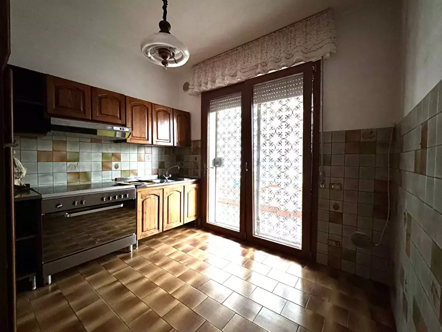 Immagine 11 di Villa in vendita  in via Marconi 350 a Viareggio