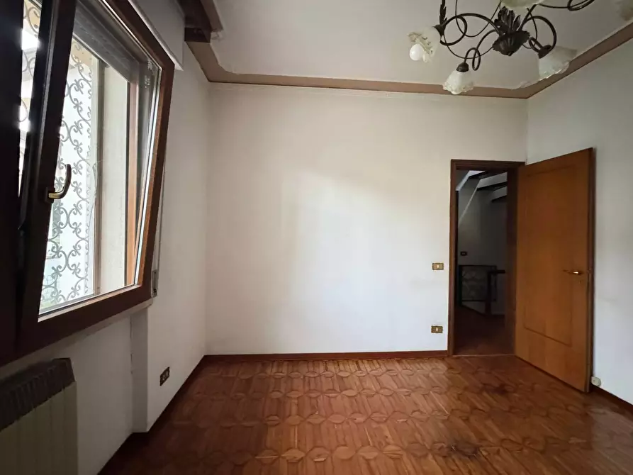 Immagine 13 di Villa in vendita  in via Marconi 350 a Viareggio