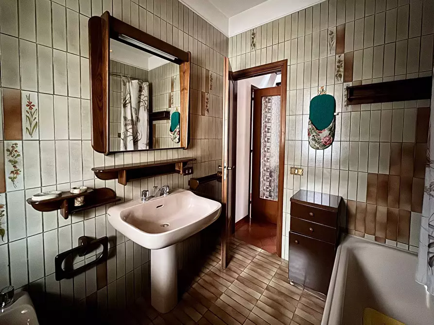 Immagine 16 di Villa in vendita  in via Marconi 350 a Viareggio