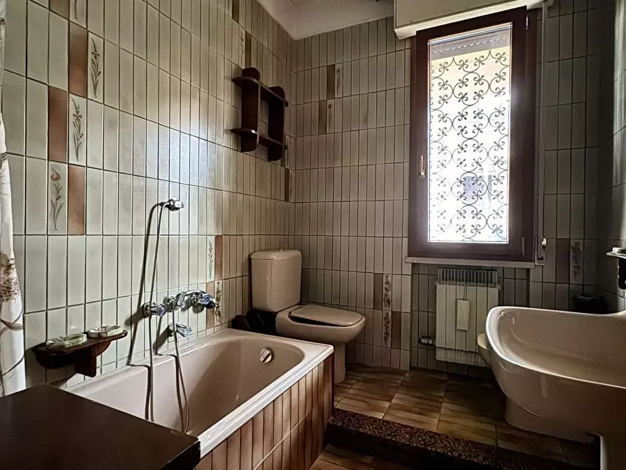 Immagine 17 di Villa in vendita  in via Marconi 350 a Viareggio