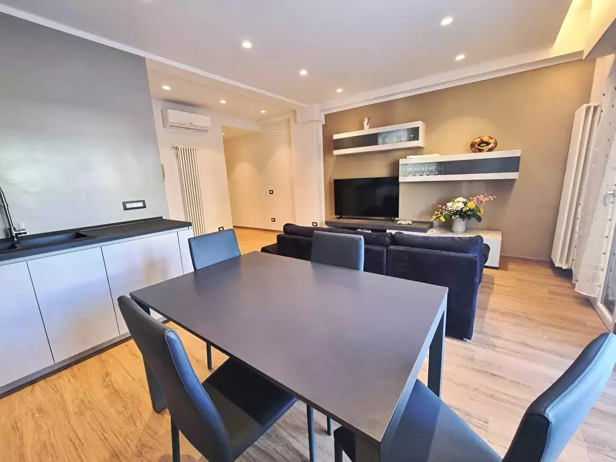 Immagine 3 di Appartamento in vendita  in via giulio cesare 33 a Viareggio