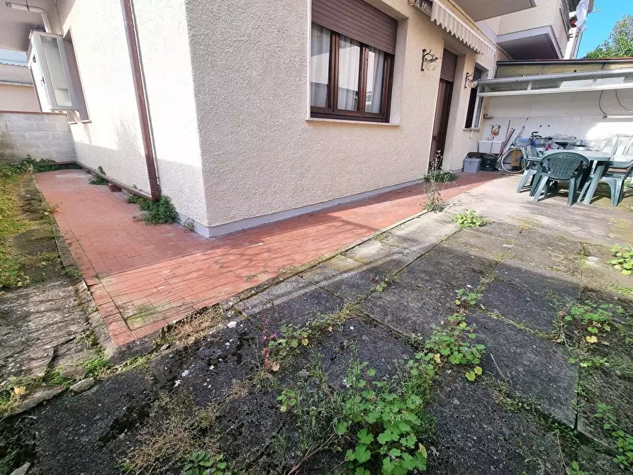 Immagine 4 di Appartamento in vendita  in via pisacane 95 a Viareggio