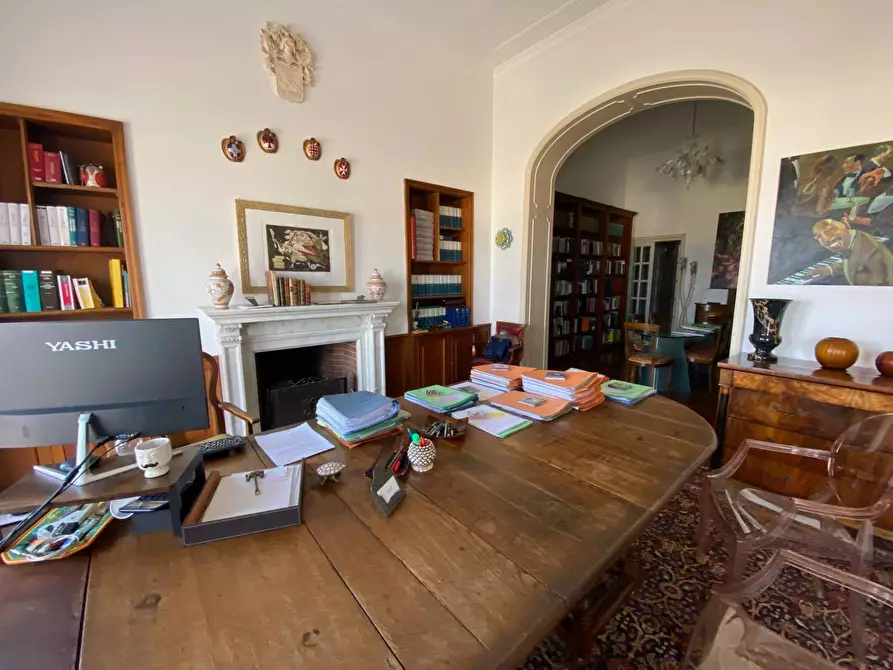 Immagine 9 di Appartamento in vendita  in viale carducci 28 a Viareggio