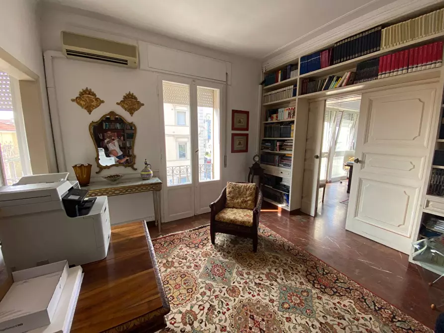 Immagine 16 di Appartamento in vendita  in viale carducci 28 a Viareggio