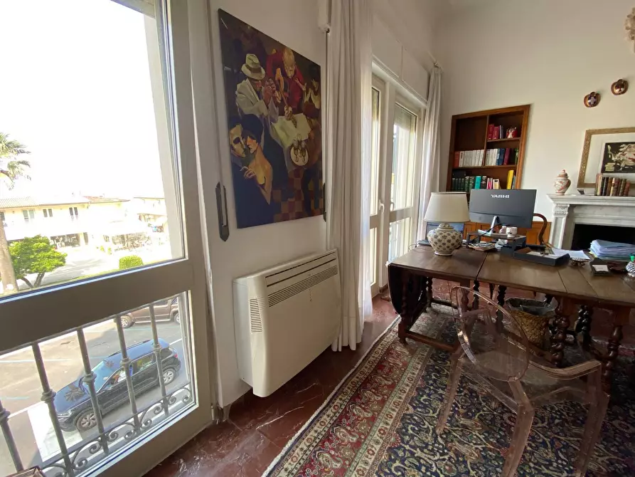 Immagine 18 di Appartamento in vendita  in viale carducci 28 a Viareggio