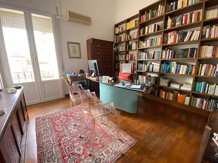 Immagine 22 di Appartamento in vendita  in viale carducci 28 a Viareggio