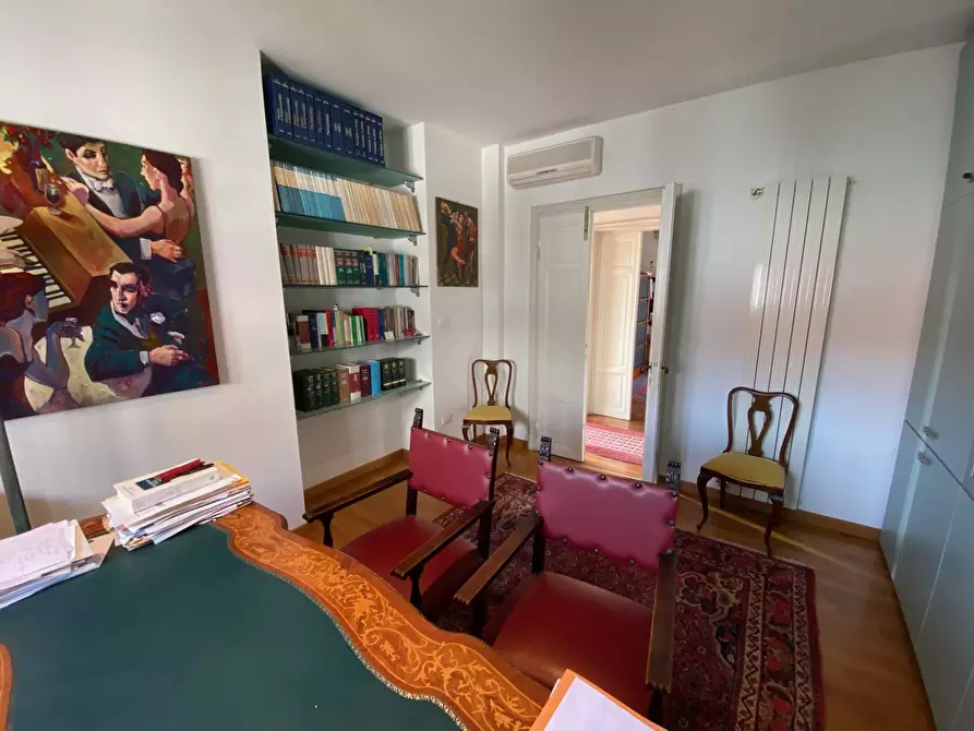 Immagine 27 di Appartamento in vendita  in viale carducci 28 a Viareggio