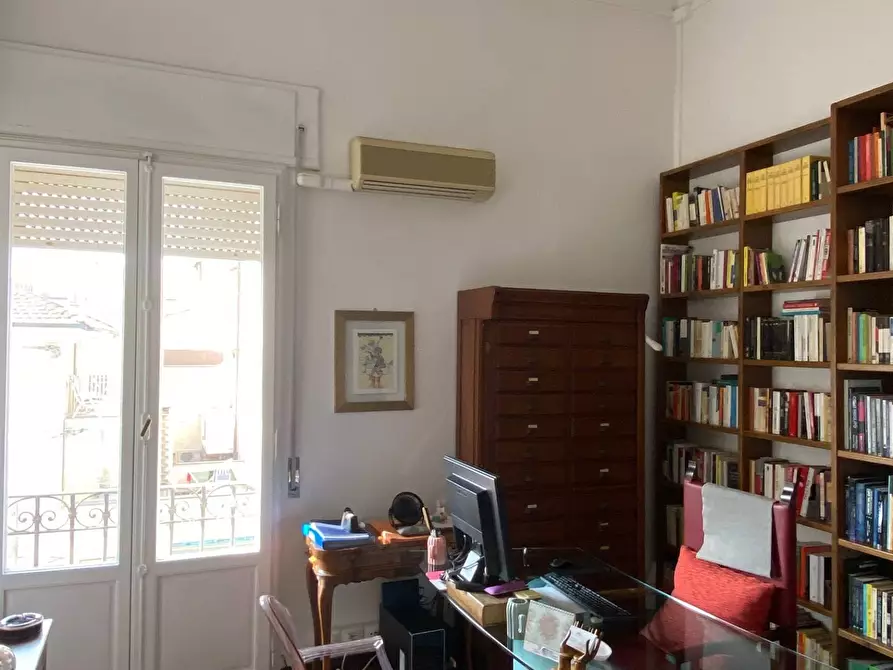 Immagine 28 di Appartamento in vendita  in viale carducci 28 a Viareggio