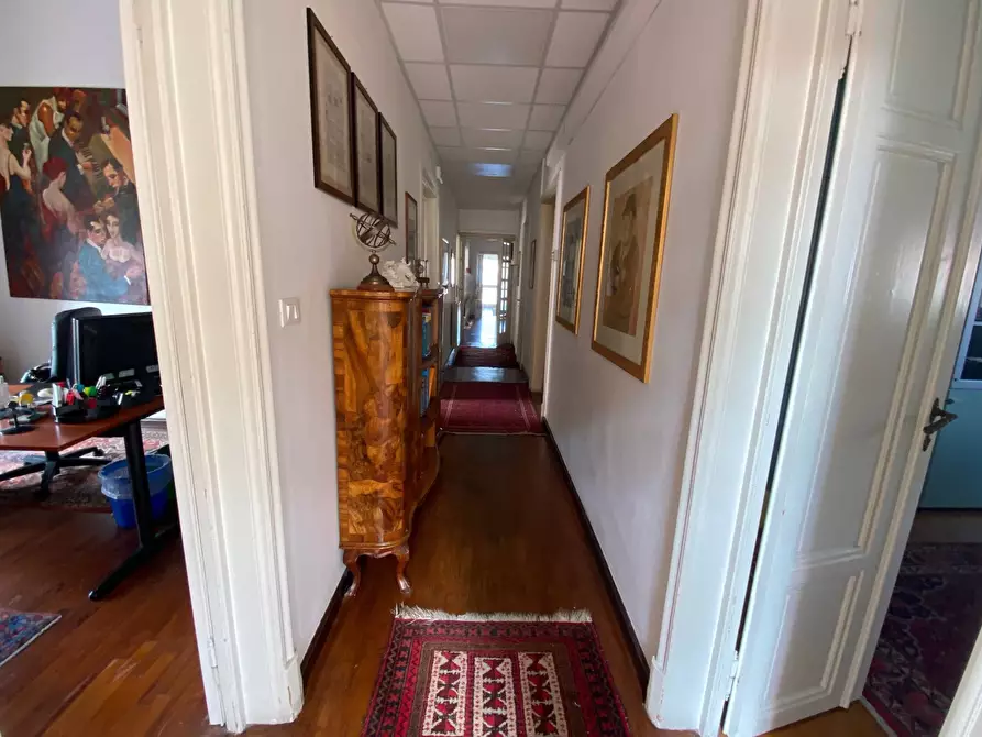 Immagine 29 di Appartamento in vendita  in viale carducci 28 a Viareggio