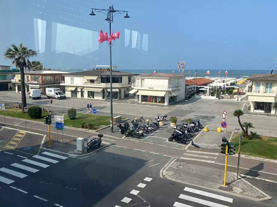 Immagine 33 di Appartamento in vendita  in viale carducci 28 a Viareggio