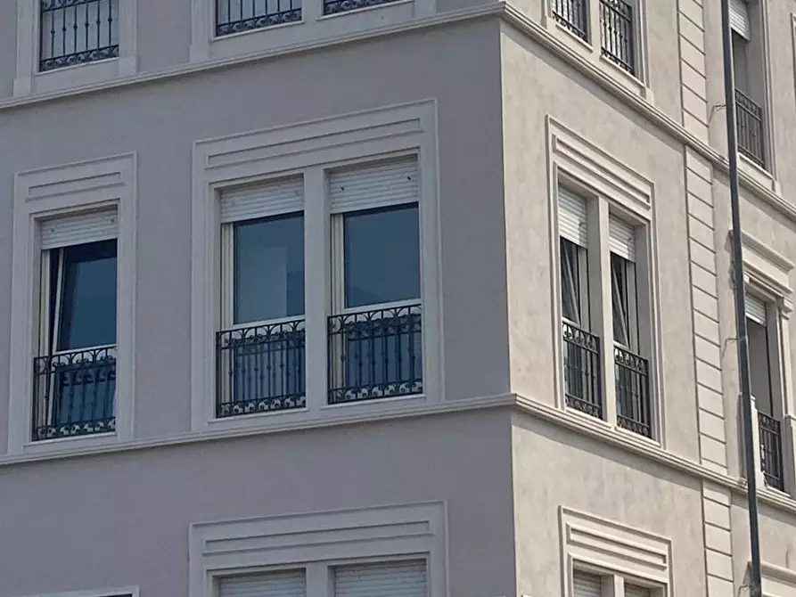 Immagine 34 di Appartamento in vendita  in viale carducci 28 a Viareggio