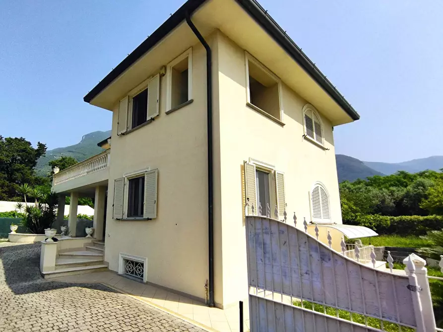 Immagine 6 di Villa in vendita  in via Fonda 65 a Camaiore