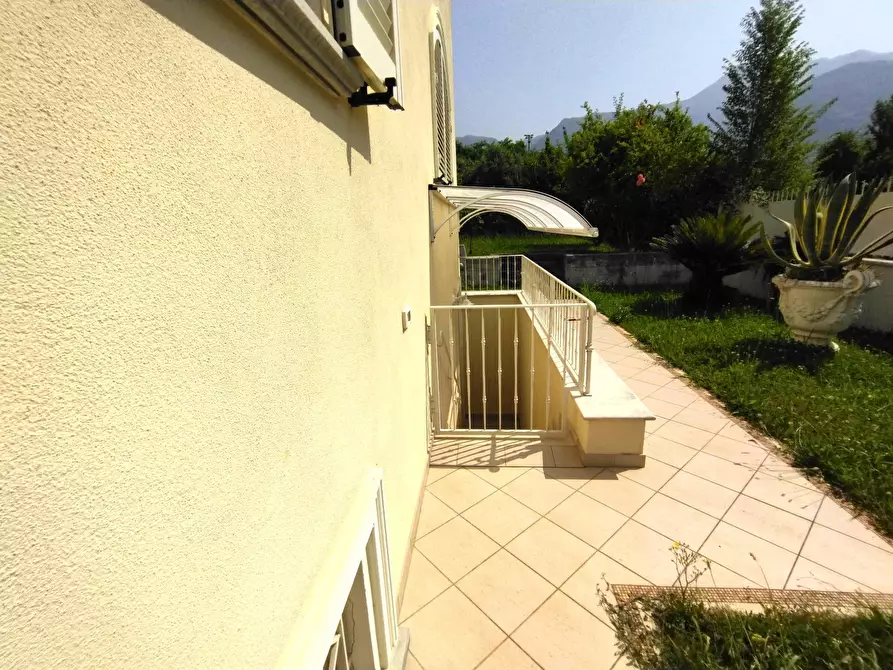 Immagine 9 di Villa in vendita  in via Fonda 65 a Camaiore