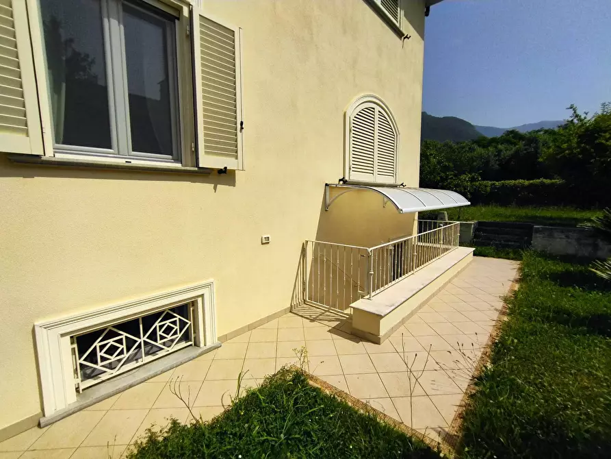 Immagine 10 di Villa in vendita  in via Fonda 65 a Camaiore