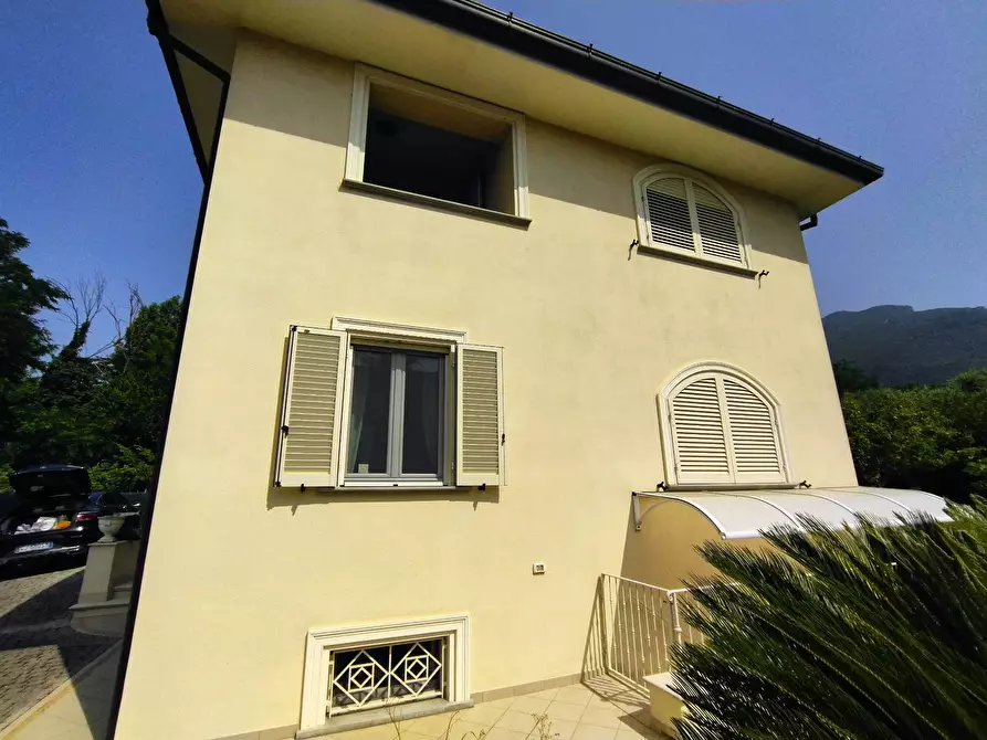 Immagine 11 di Villa in vendita  in via Fonda 65 a Camaiore