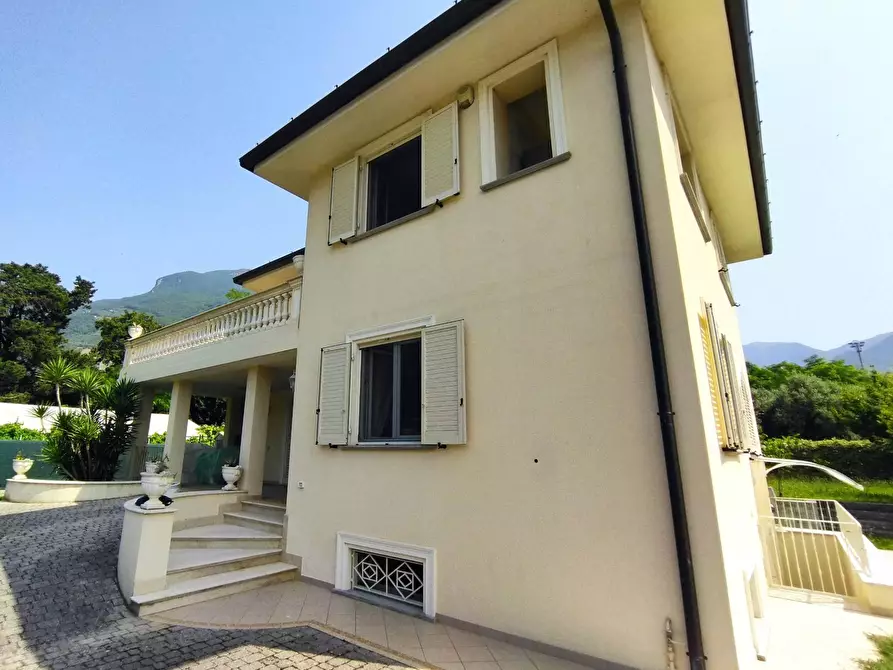 Immagine 12 di Villa in vendita  in via Fonda 65 a Camaiore