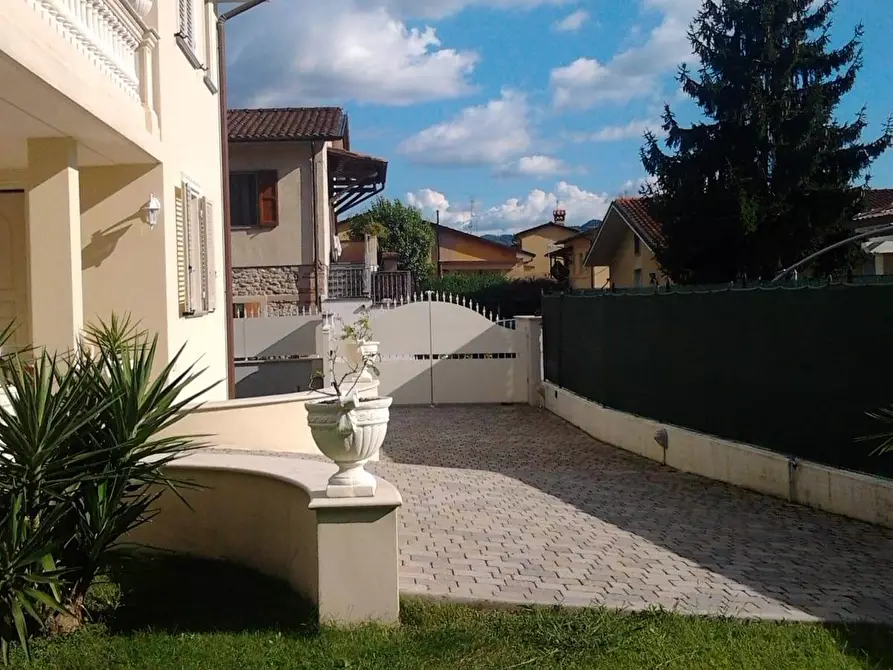 Immagine 13 di Villa in vendita  in via Fonda 65 a Camaiore